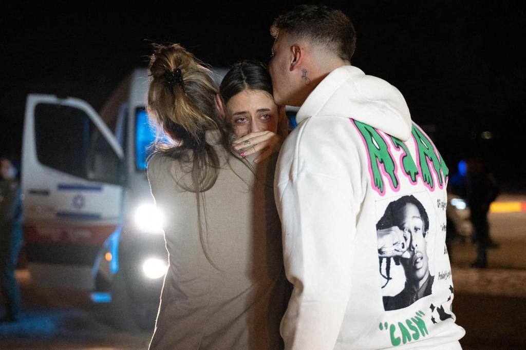 Libertada nesta quinta-feira, Mia Shem reencontra a família em Israel