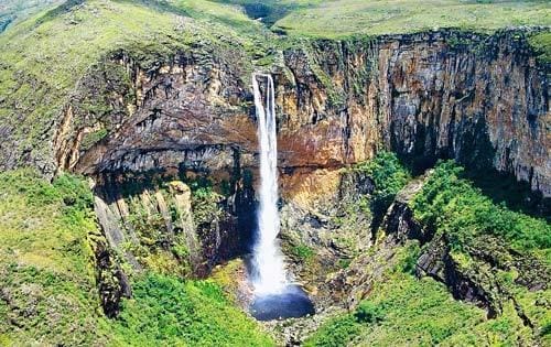 Cachoeira de Tabuleiro, em Conceição do Mato Dentro, uma das grandes atrações da serra do Cipó