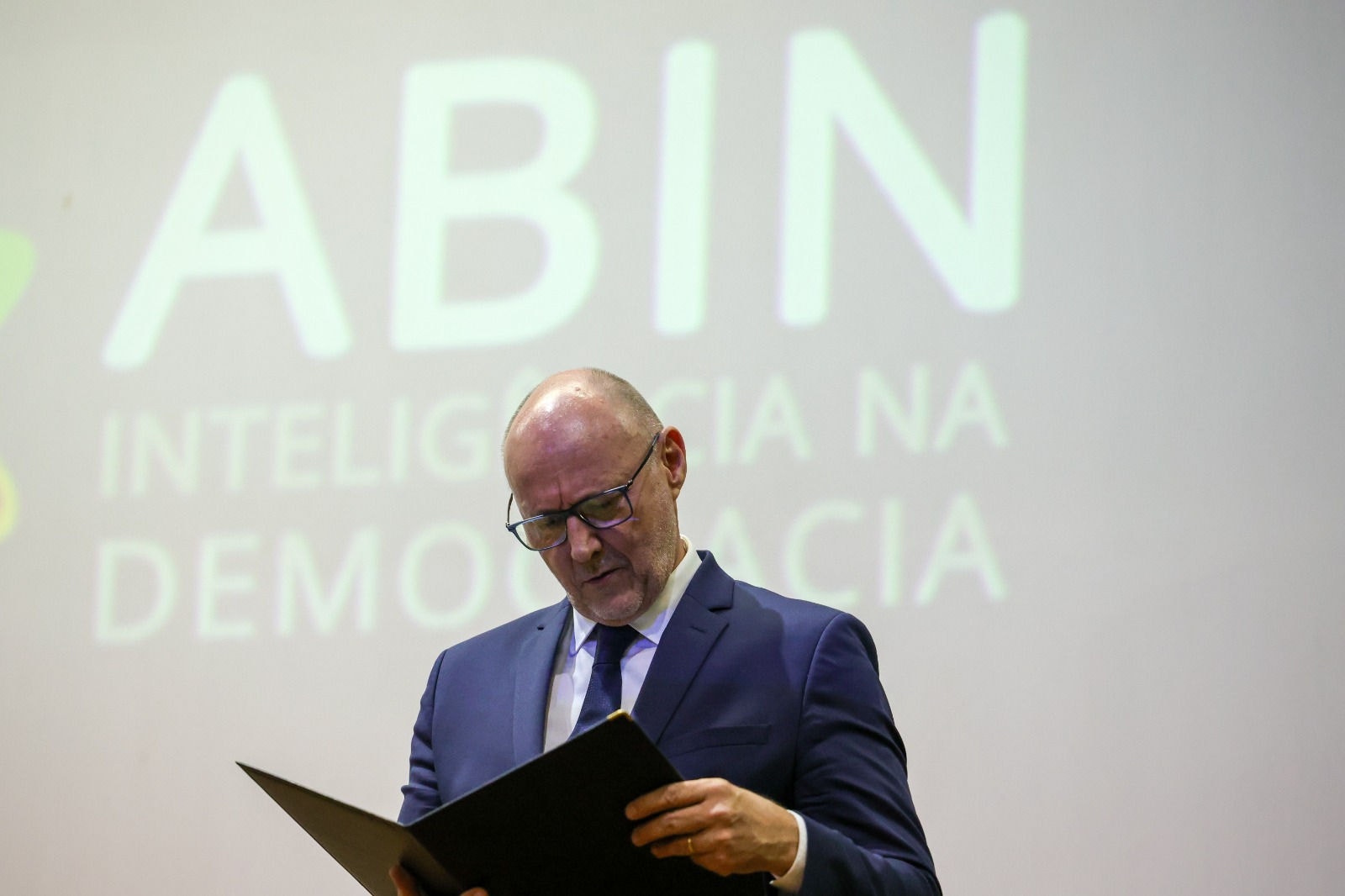 Diretor da Agência Brasileira de Inteligência (Abin), Luiz Fernando Côrrea, agiu para atrapalhar a investigação da Polícia Federal, segundo inquérito