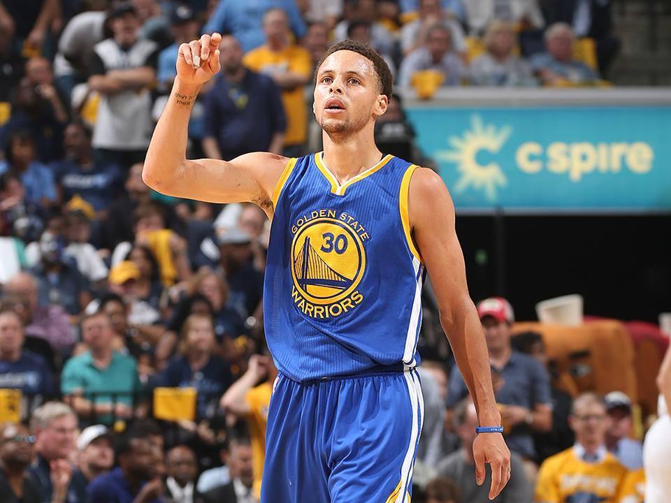 Stephen Curry foi destaque do Warriors em vitória sobre o Wizards