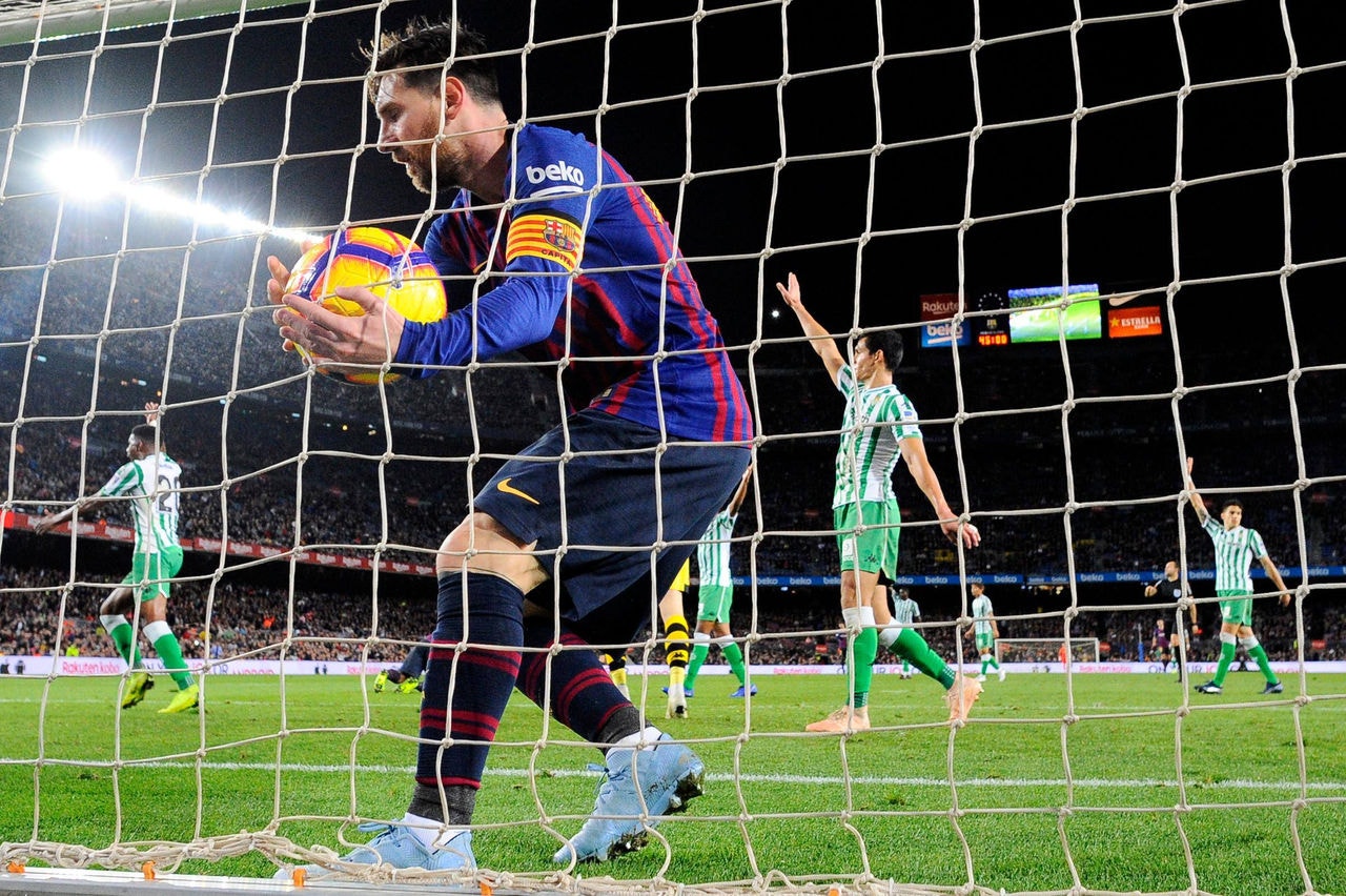 Segundo o Barcelona, Messi tornou-se o segundo maior artilheiro em jogos oficiais vestindo a camisa de apenas um clube