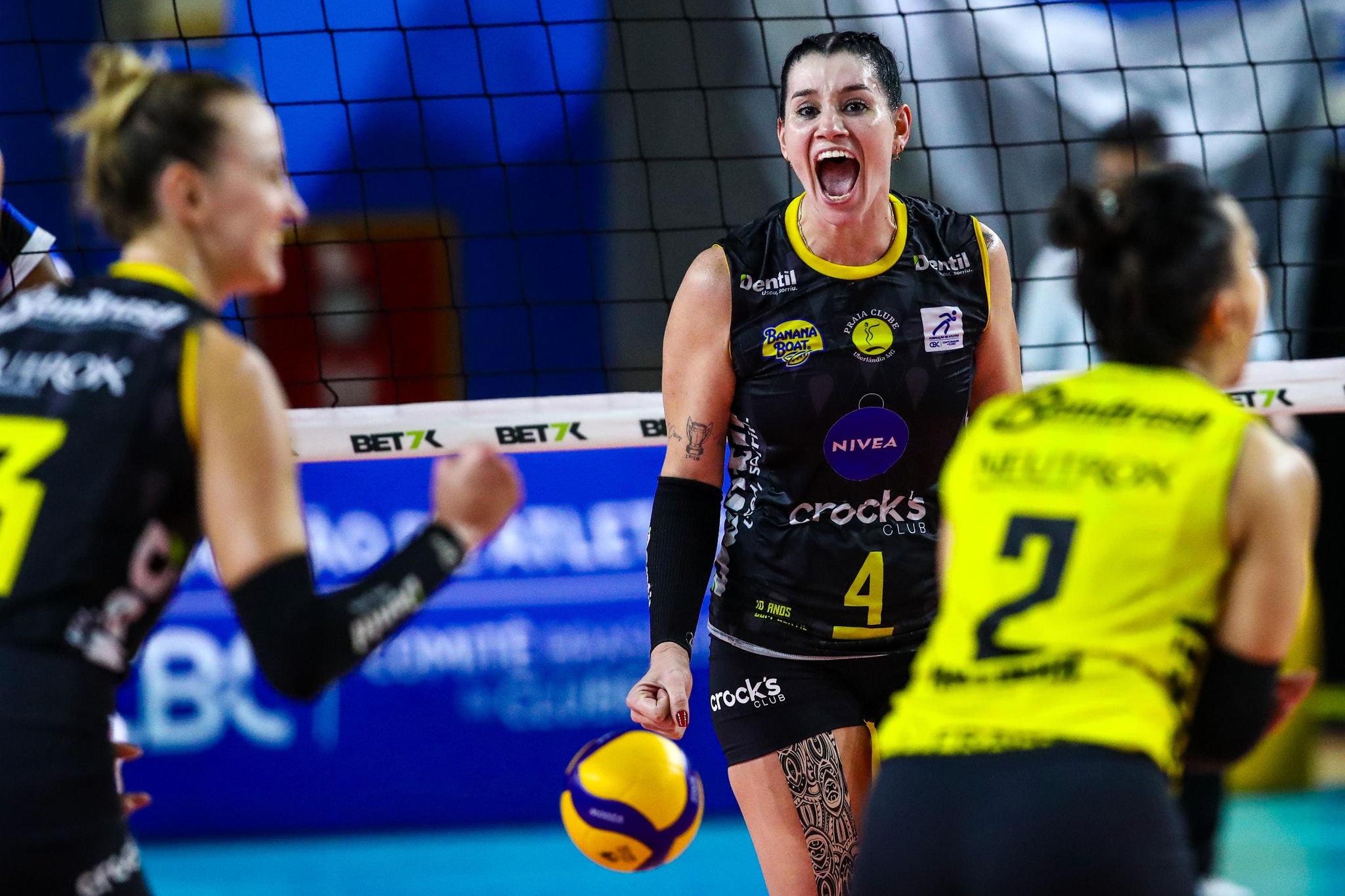 Claudinha, levantadora do Praia Clube, anuncia pausa na carreira