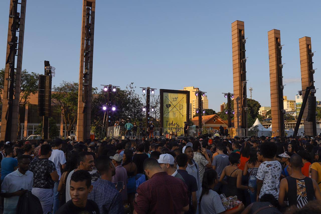 Vários fãs da cantora já estão na Praça da Estação