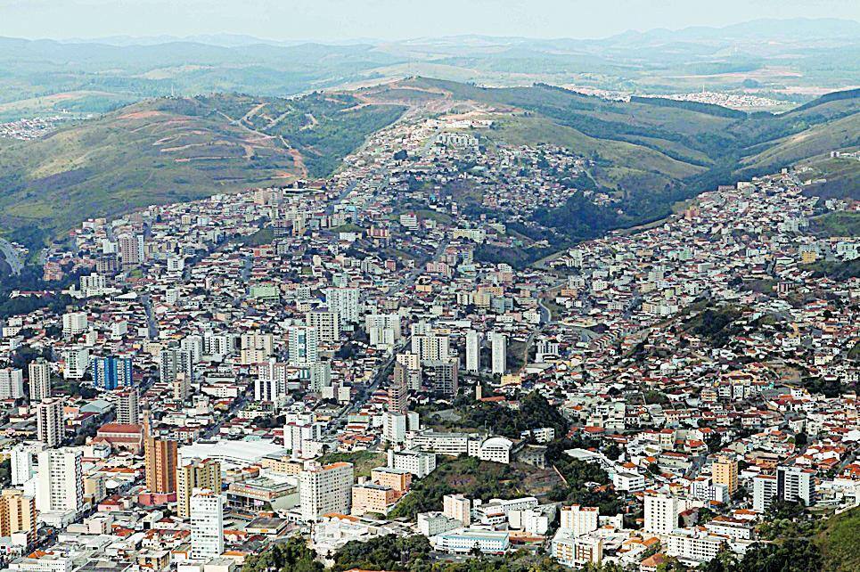 Vista aérea. 
Poços de Caldas tem aproximadamente 150 mil moradores e está a 460 km da capital