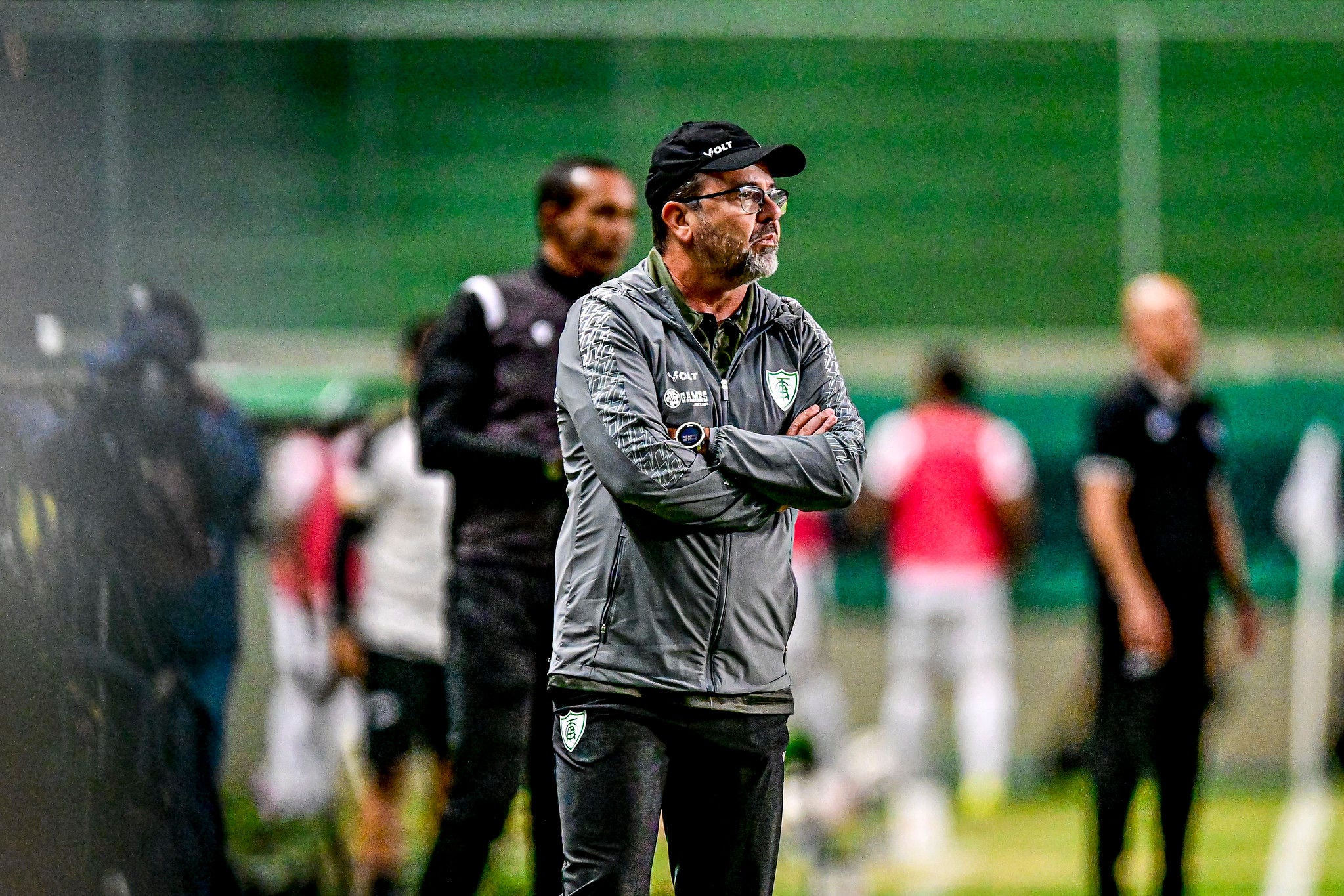 Enderson Moreira em ação na partida entre América e Athletic, nessa segunda-feira (7)