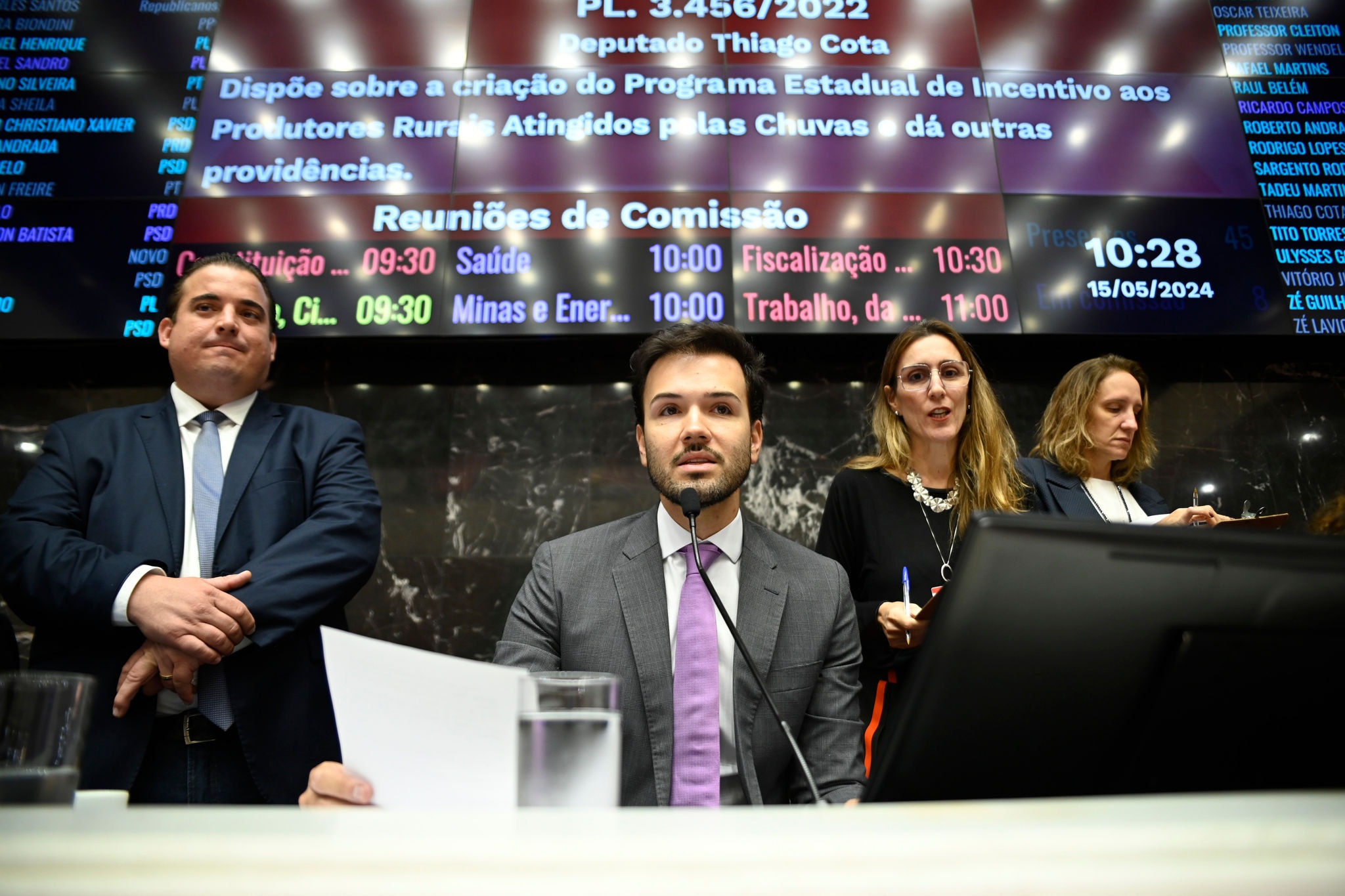 Projetos de lei foram aprovados, em 1° turno, durante reunião extraordinária na Assembleia Legislativa de Minas Gerais