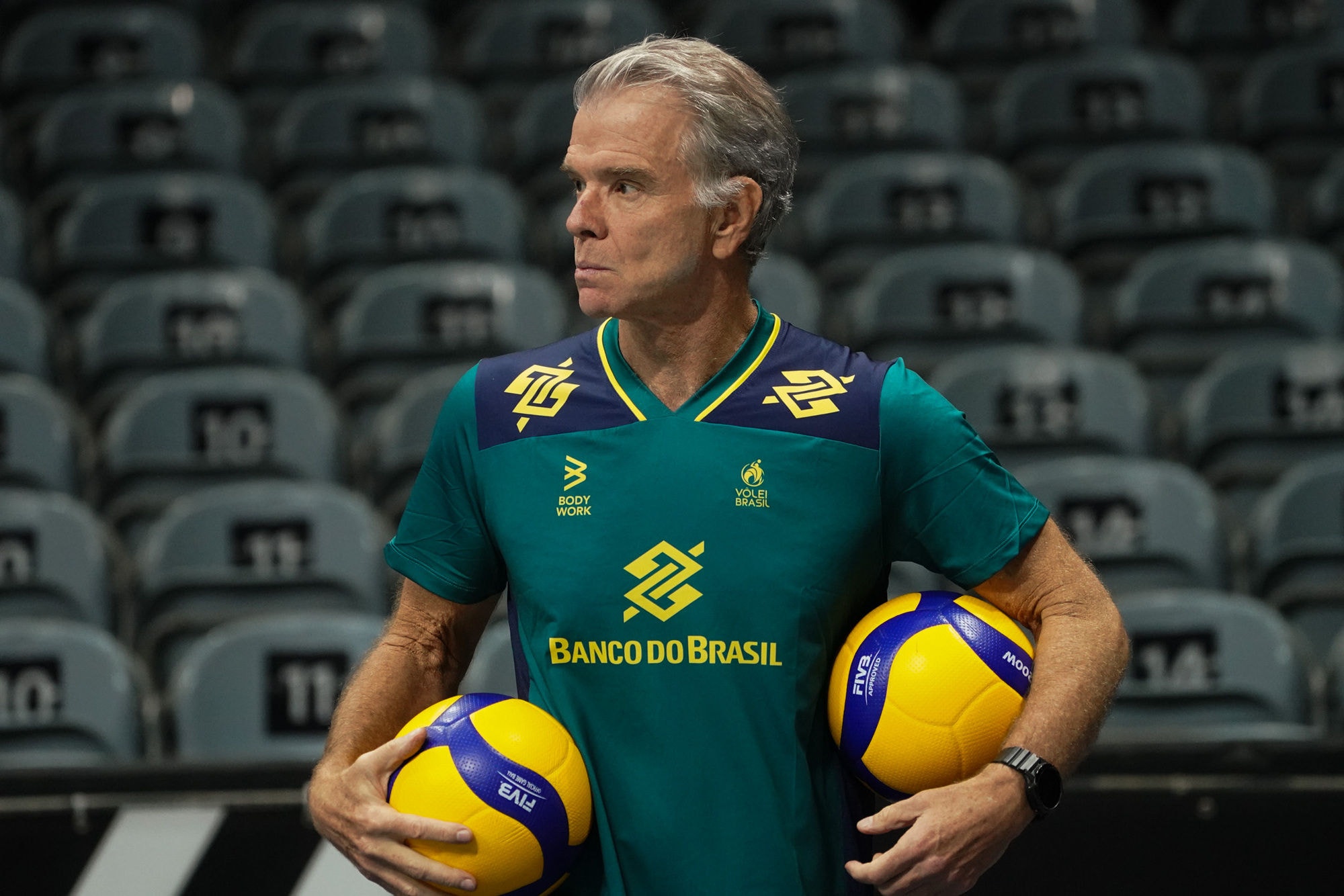 Bernardinho reestreia no comando da seleção masculina de vôlei