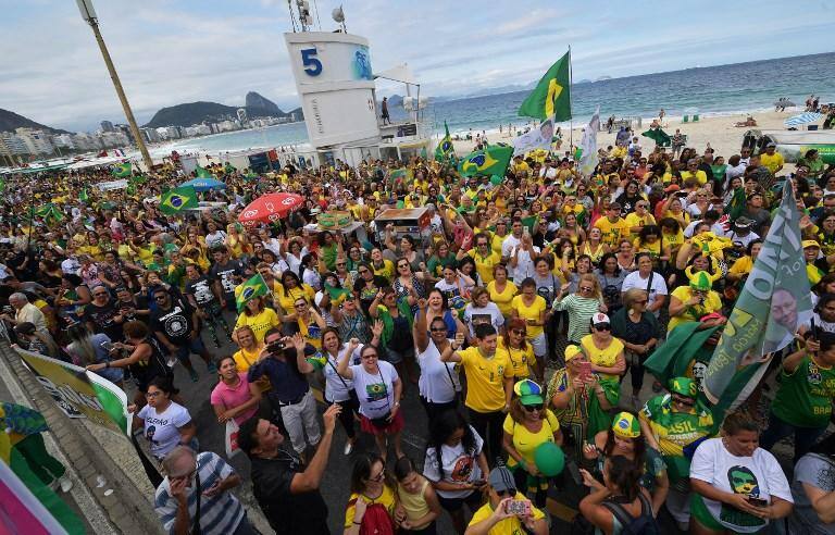 Rio de Janeiro teve ato a favor de Bolsonaro em Copacabana neste sábado