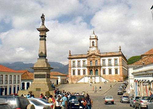 A praça Tiradentes, em Ouro Preto, concentra importantes obras arquitetônicas