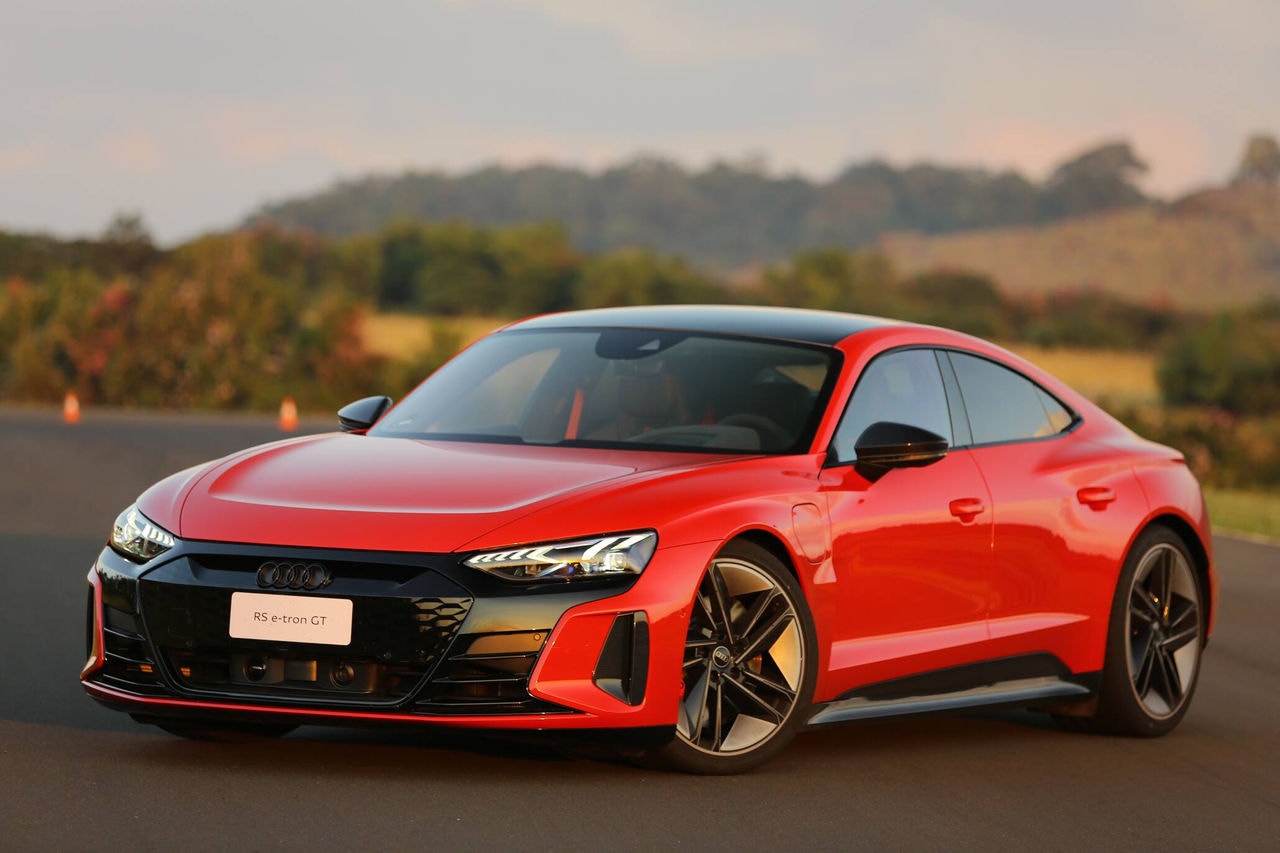 Novos pedidos para adquiri o Audi RS e-tron GT podem ser feitos e o preço é a partir de R$ 979990