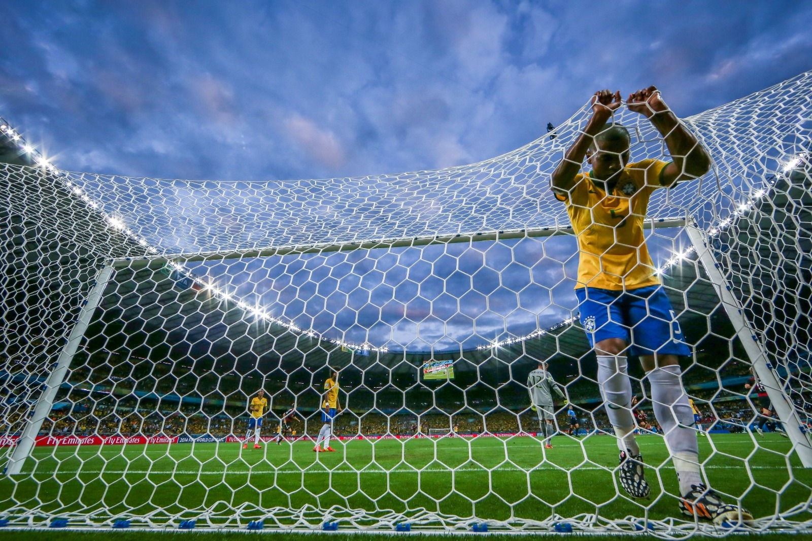 Fernandinho lamenta mais um gol a Alemanha em pleno Mineirão