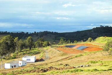 Em obras. Área onde o sistema de operação e a plataforma do aterro sanitário de Varginha estão sendo construídos pela Copasa 