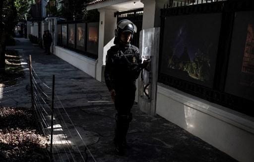 Policiais equatorianos invadem embaixada mexicana em Quito e prendem Jorge Glas