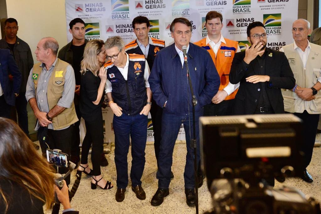 Bolsonaro e Zema se reuniram no aeroporto de Confins para discutir ações para cidades afetadas pela chuva