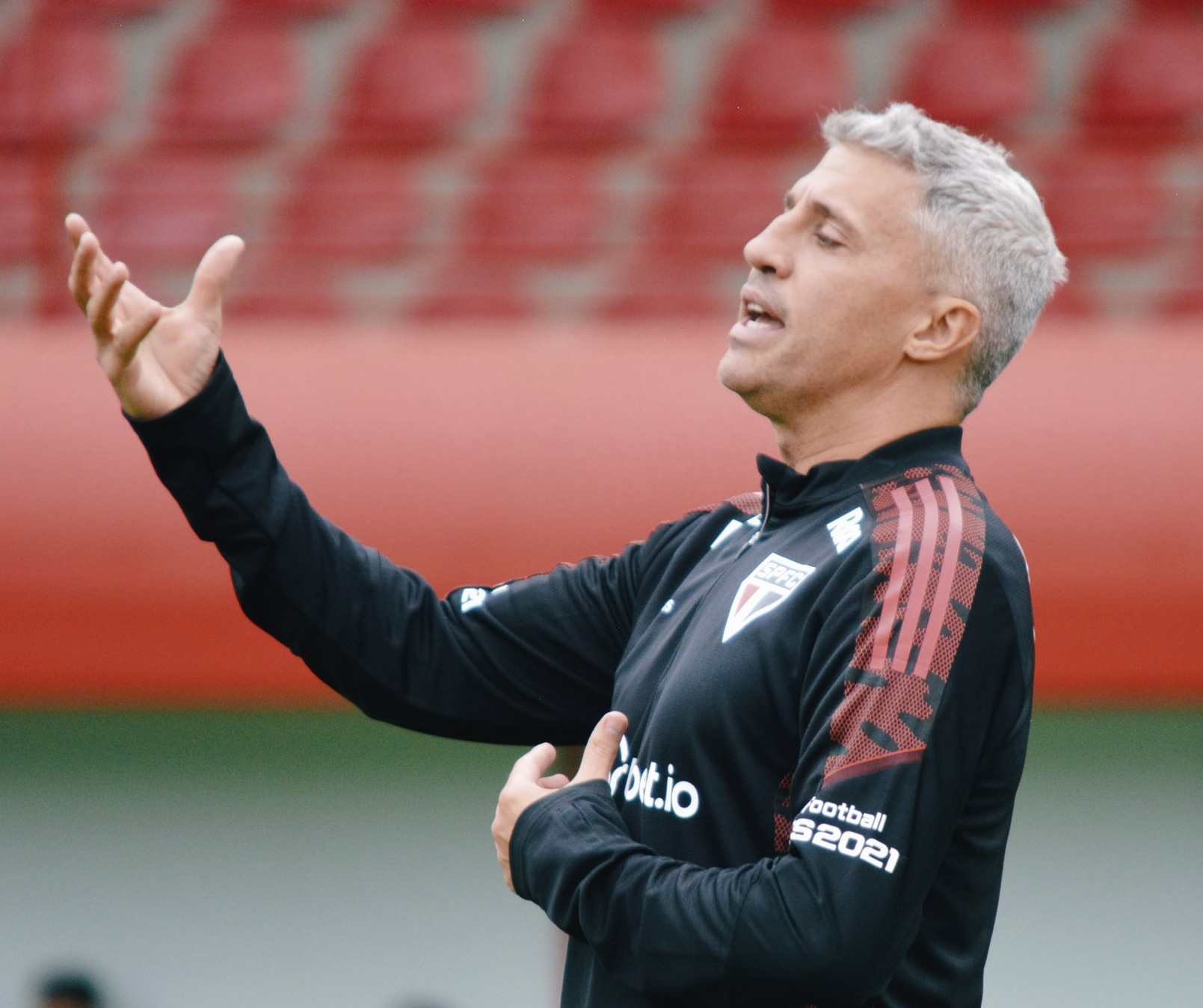 Crespo será apresentado pela segunda vez pelo São Paulo nesta terça-feira (24)