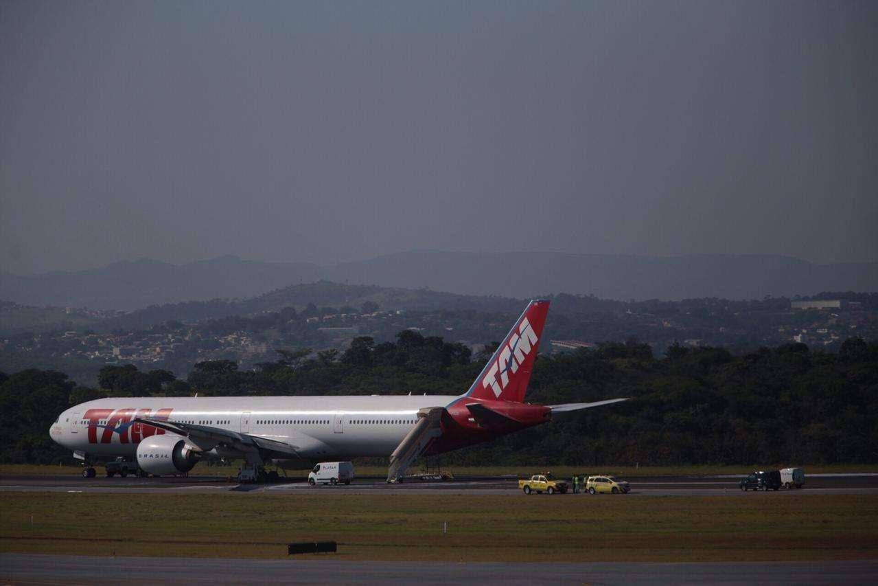 Pista do aeroporto de Confins é liberada às 22h com restrições