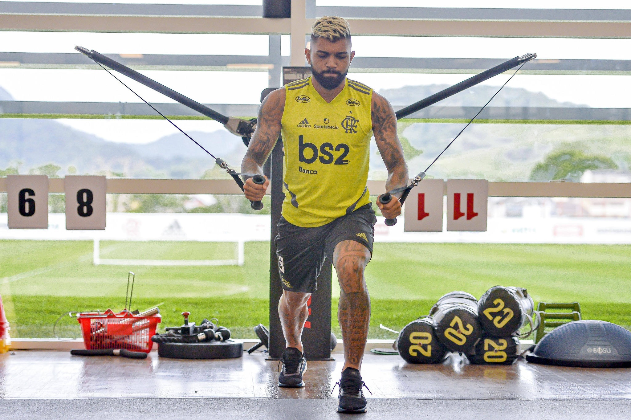 Gabigol tem contrato até o fim do ano com o Flamengo, mas já pode assinar a partir da próxima segunda (1/7)