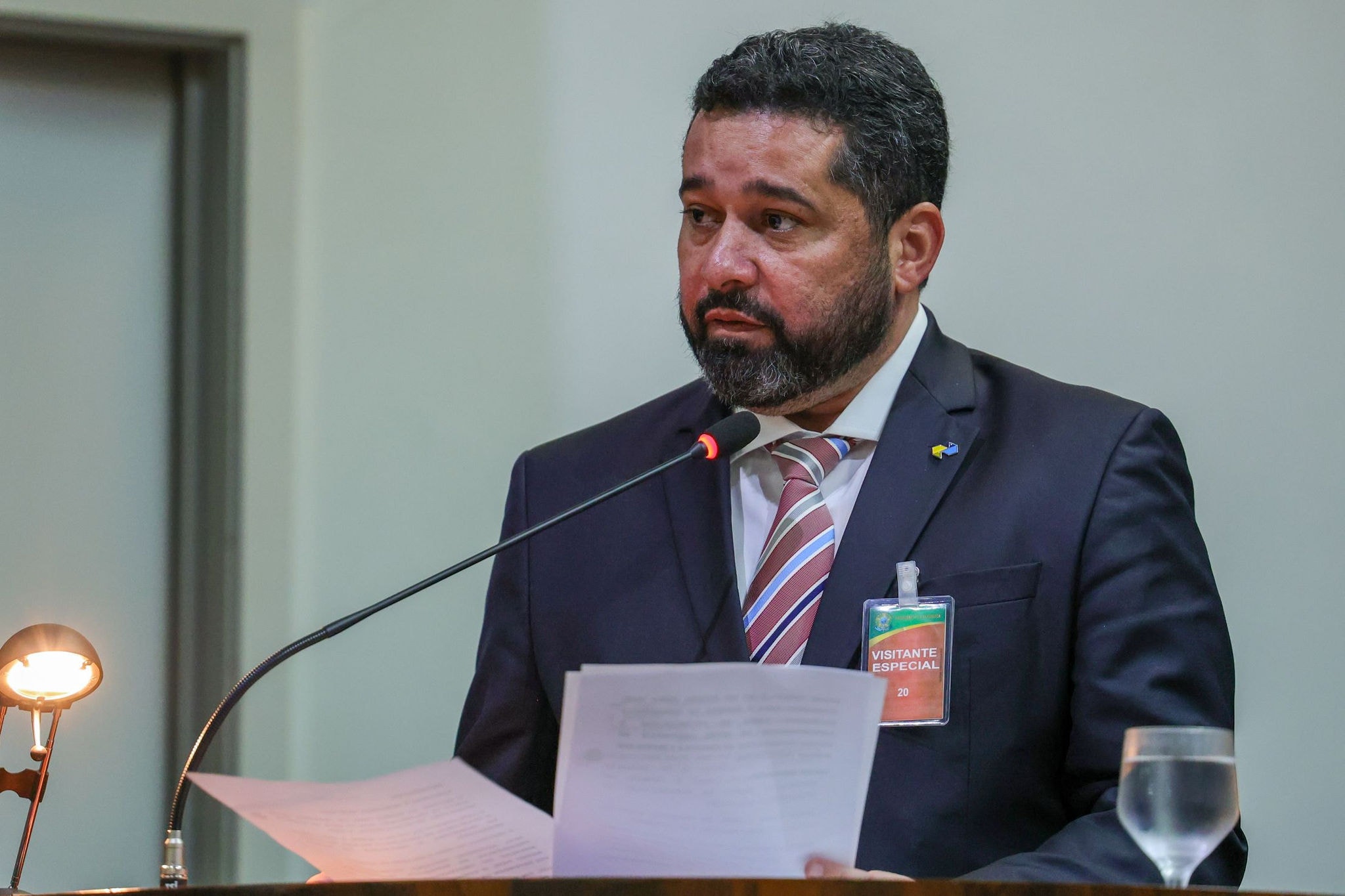 Presidente dos Correios, Fabiano Silva dos Santos, entrega carta de demissão ao Palácio do Planalto, após divergências com a Casa Civil
