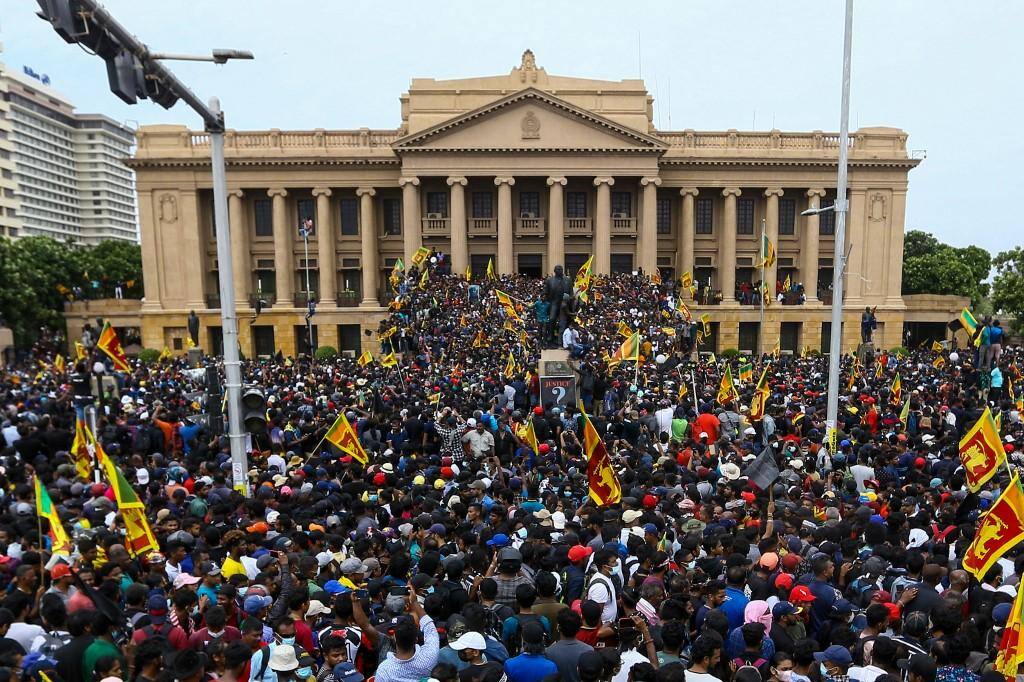 Manifestantes ocuparam o palácio presidencial do Sri Lanka.