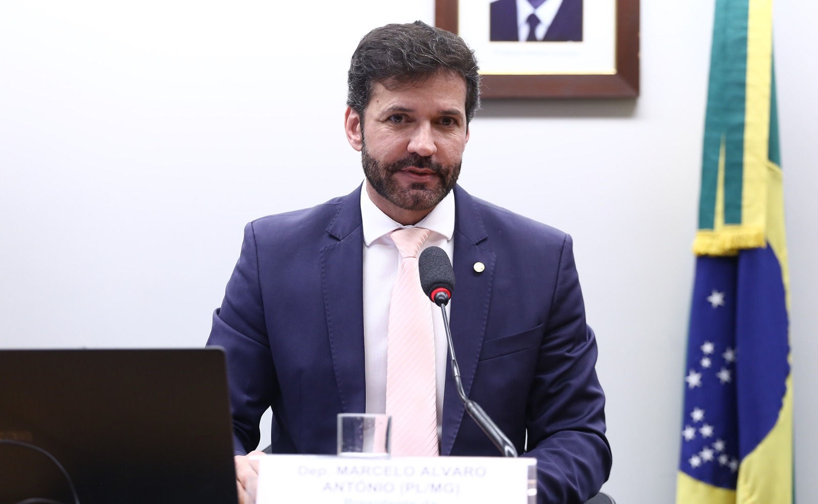 Deputado federal Marcelo Álvaro enviou mensagem em grupo com produtores negando interesse em assumir pasta, o que surpreendeu parte dos participantes, já que seu nome vinha sendo citado de forma crítica nas conversas