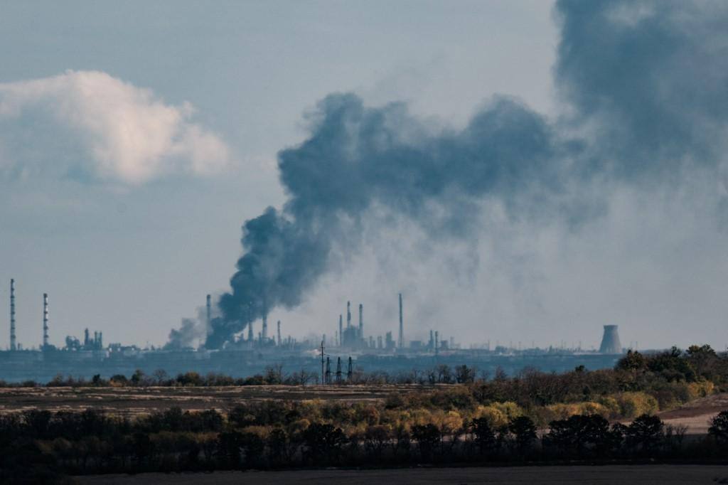 Fumaça que pode ser vista de Slovianska, na região de Donetsk
