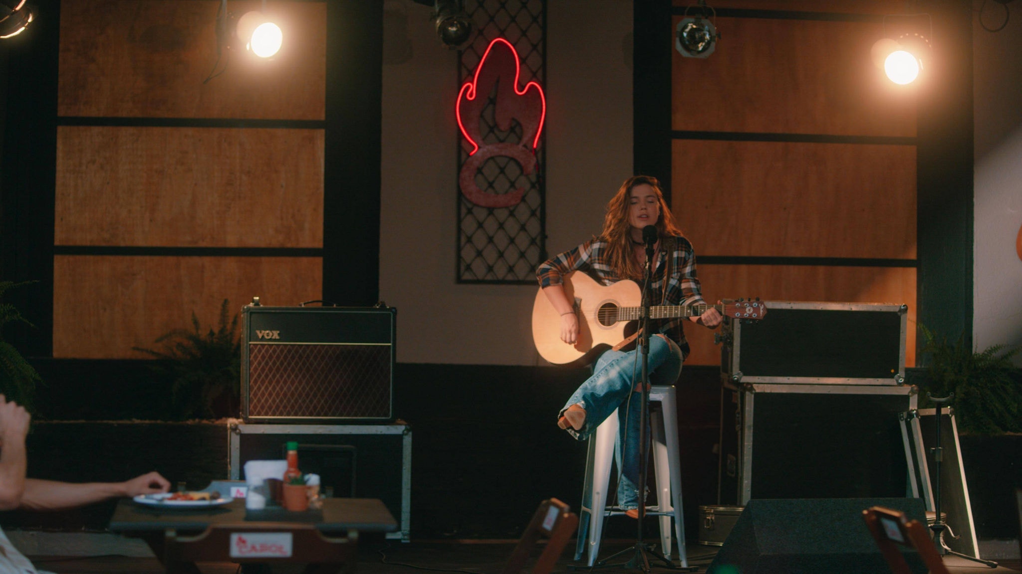 Alice Wegmann interpreta Raíssa Medeiros, protagonista de 'Rensga Hits!'