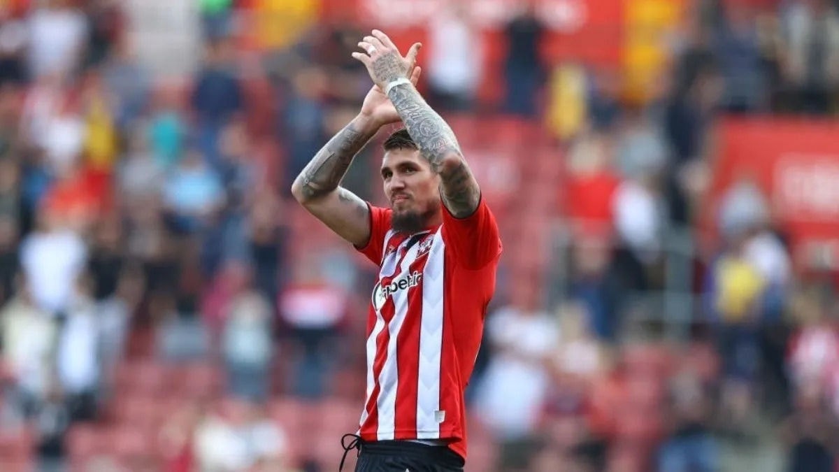 Lyanco em ação pelo Southampton, da Inglaterra