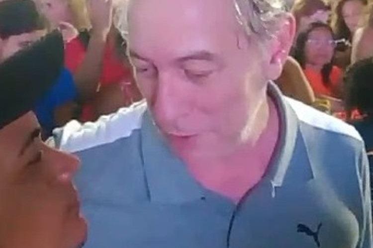 O ex-presidenciável Ciro Gomes (PDT) deu um tapa no rosto de um jovem após ser abordado e provocado pela vítima