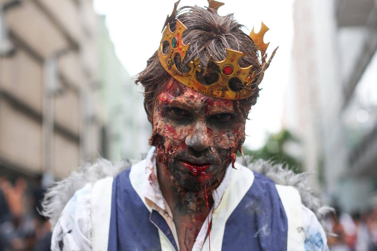 Na Zumbi Walk, as pessoas abusaram da criatividade ao escolher fantasias assustadoras