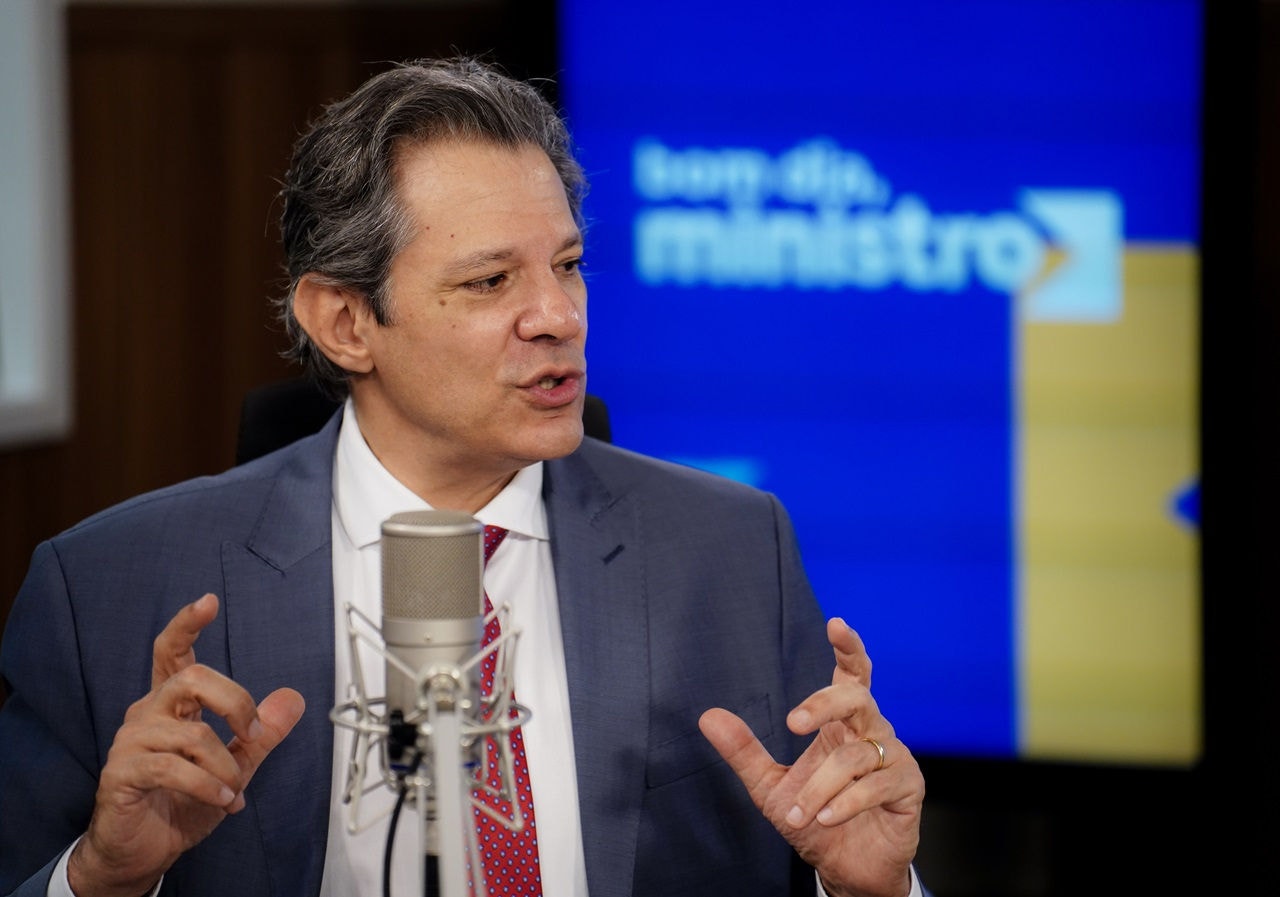 08/05/2024 – O Ministro da Fazenda, Fernando Haddad, durante entrevista no programa Bom Dia, Ministro, nos estúdios da EBC.   Foto: Rafa Neddermeyer/Agência Brasil