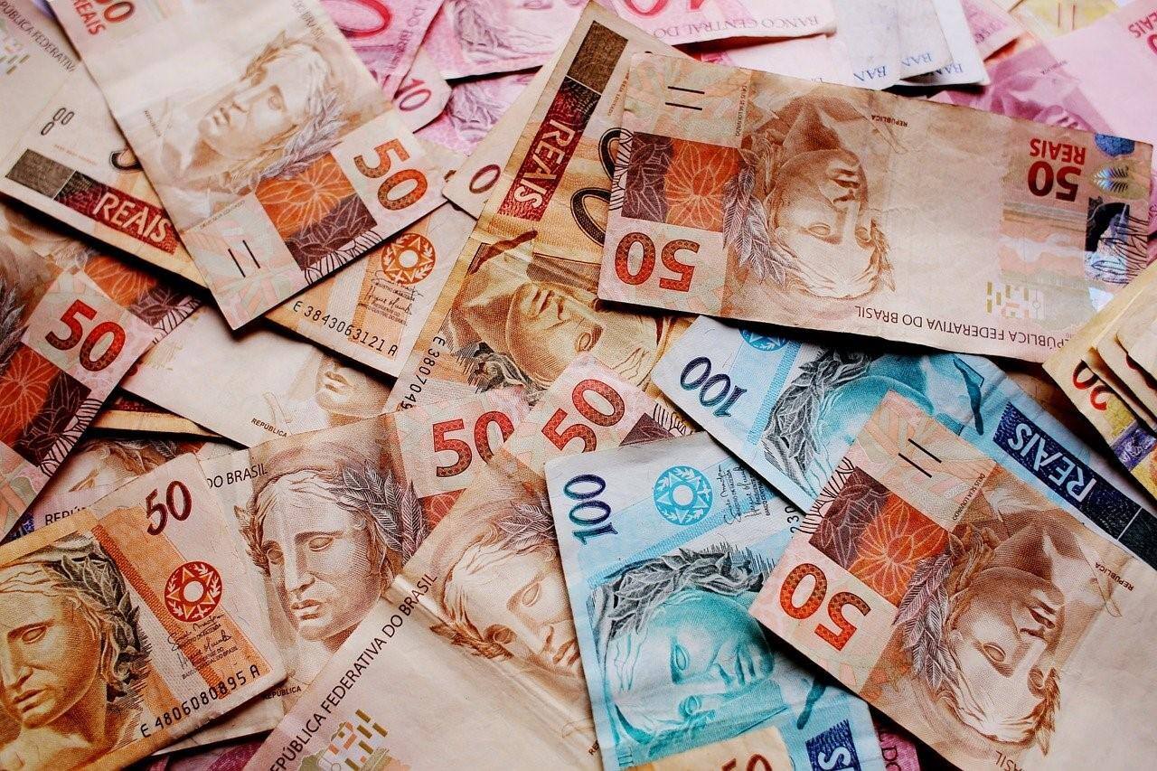 Renda per capita no Brasil é de R$ 1.893 por mês
