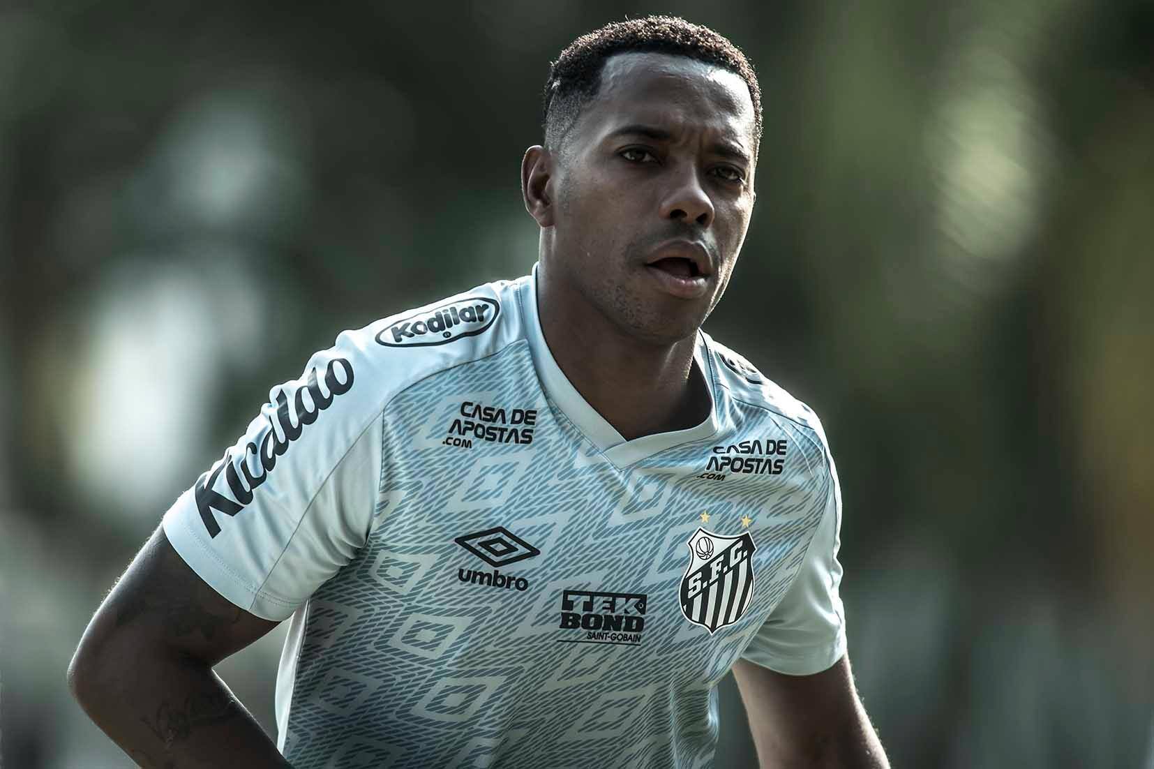 Robinho, ex-jogador de futebol, condenado por estupro na Itália