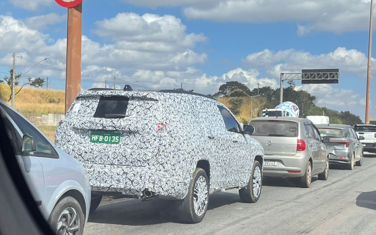 Unidade camuflada do Commander 2026 foi flagrada em testes no Anel Rodoviário