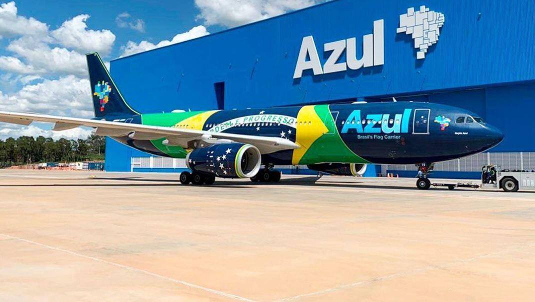 Em meio à crise do coronavírus, a Azul Linhas Aéreas propôs um corte de 15% dos salários-base de seus funcionários