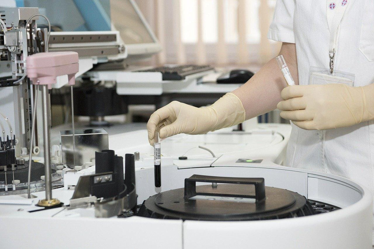 Médico teste coronavírus