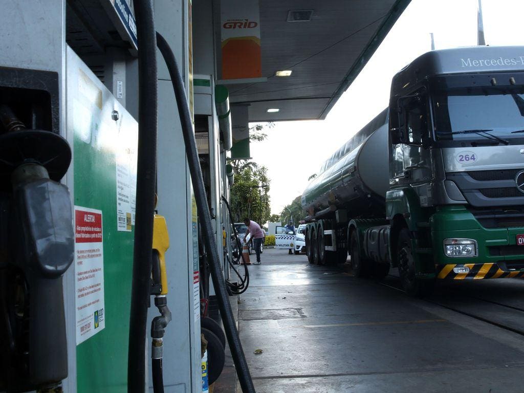 Alto preço do diesel onera, sobretudo, os caminhoneiros