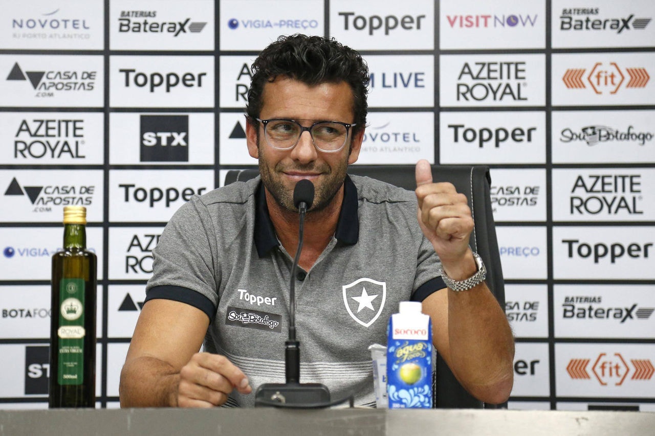 Alberto Valentim, com passagem pelo Botafogo, deve ser o novo técnico do América