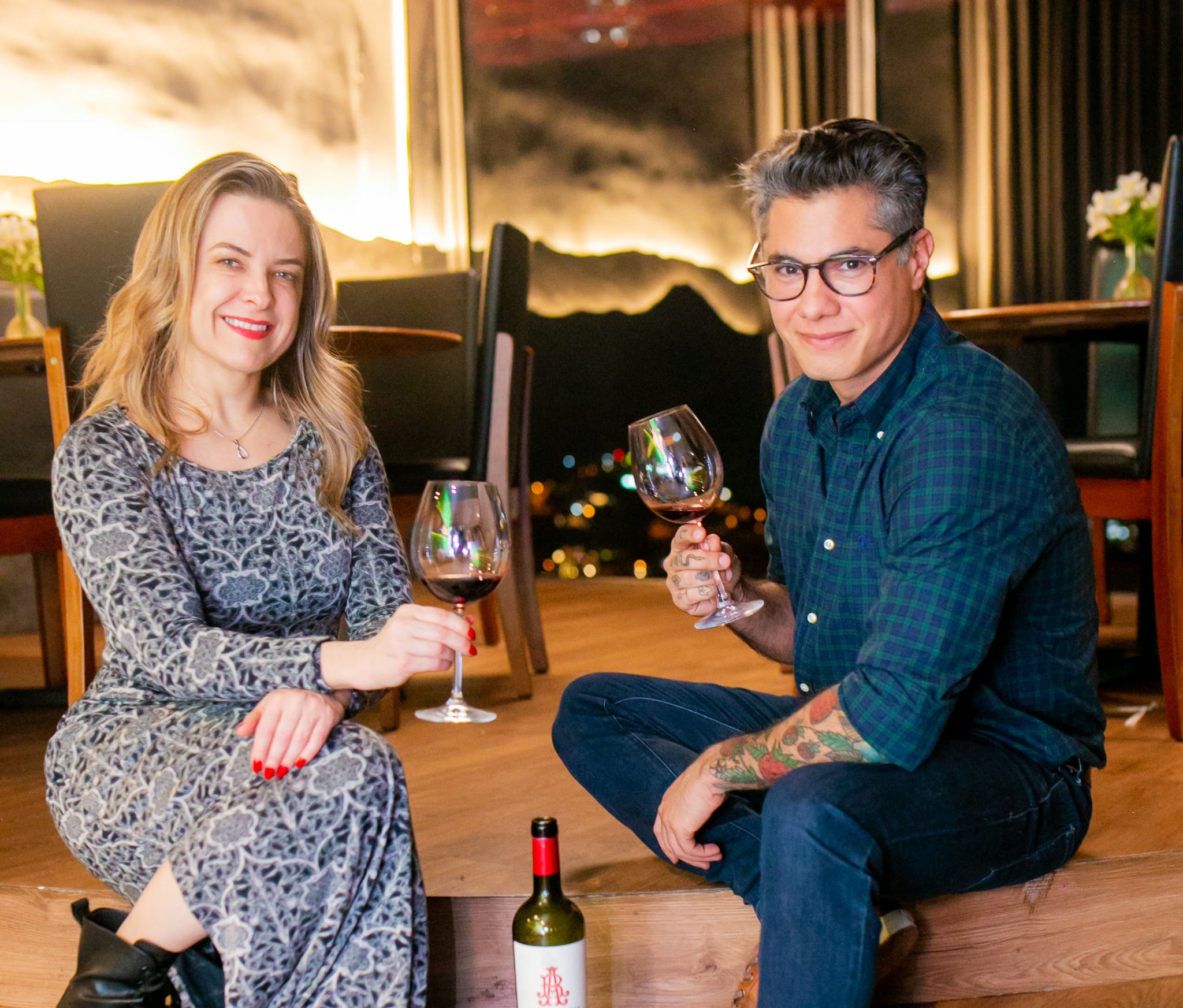 A linda do restaurante Topo do Mundo, Ludmila Rettore, e o sommelier Marcelo Machado, comemorando os 20 anos do restaurante Topo do Mundo, com a primeira Vinho Fest, amanhã