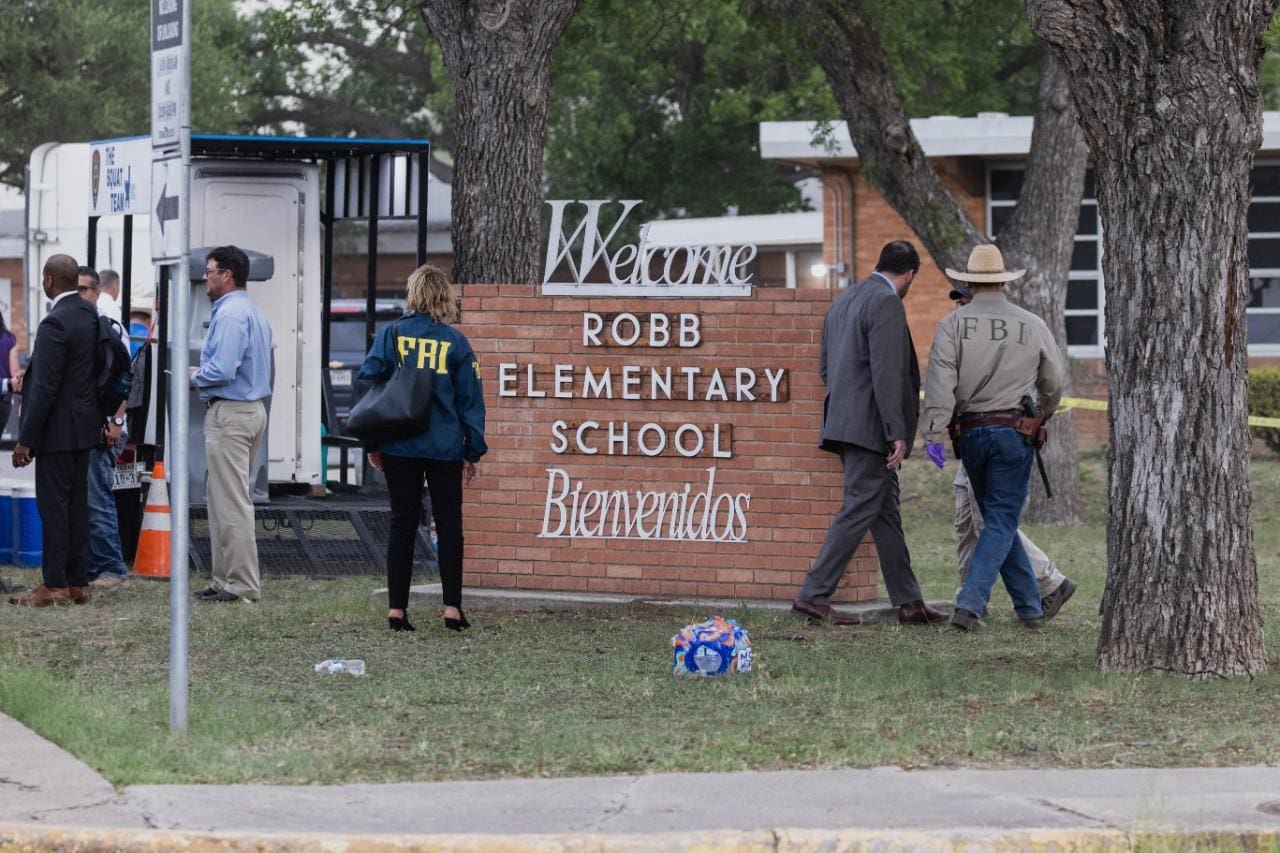 FBI participa da investigação sobre massacre em escola texana