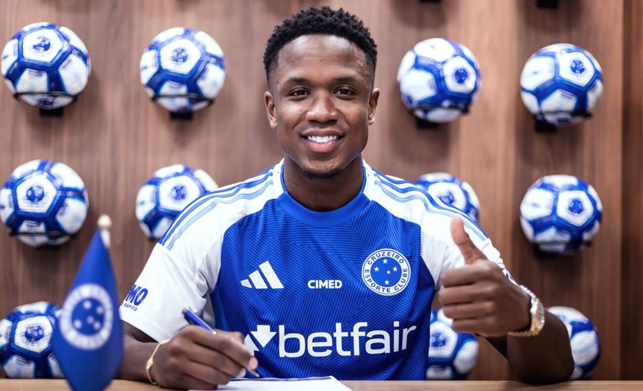 Colombiano chegou por empréstimo junto ao Bournemouth, da Inglaterra