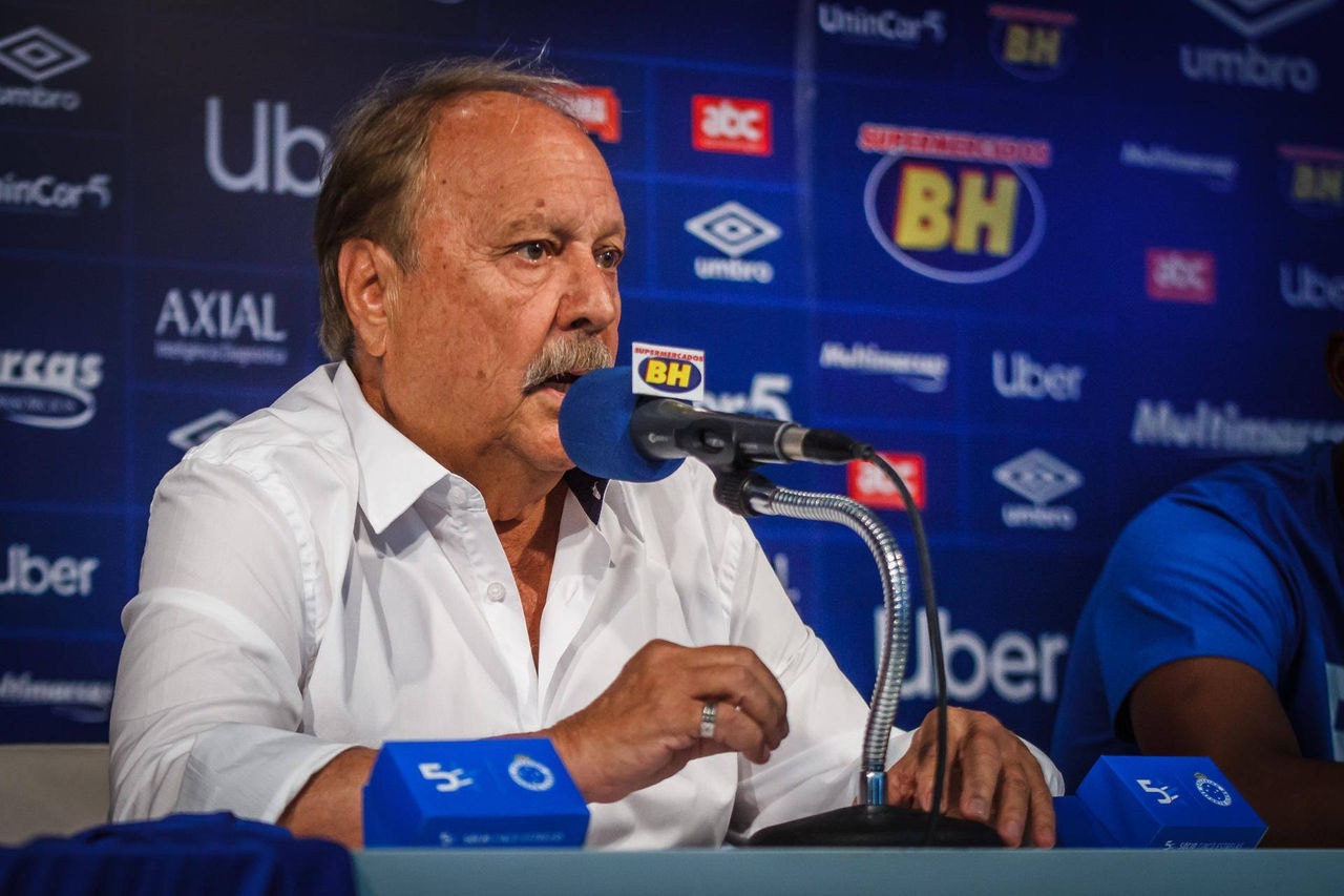 Wagner Pires de Sá durante coletiva de imprensa no período em que era presidente do Cruzeiro