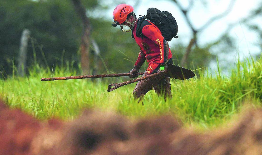 Operações Resgate dos bombeiros está na 3ª fase, com menos homens e mais máquinas; corporação garantiu que dar respostas a todos