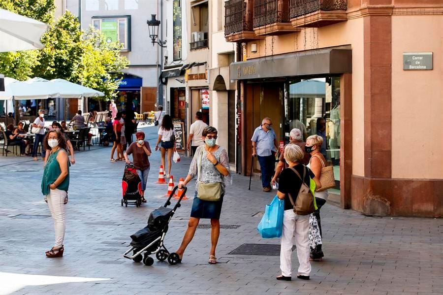 Restrições aumentam para conter nova onda de covid-19 na Europa