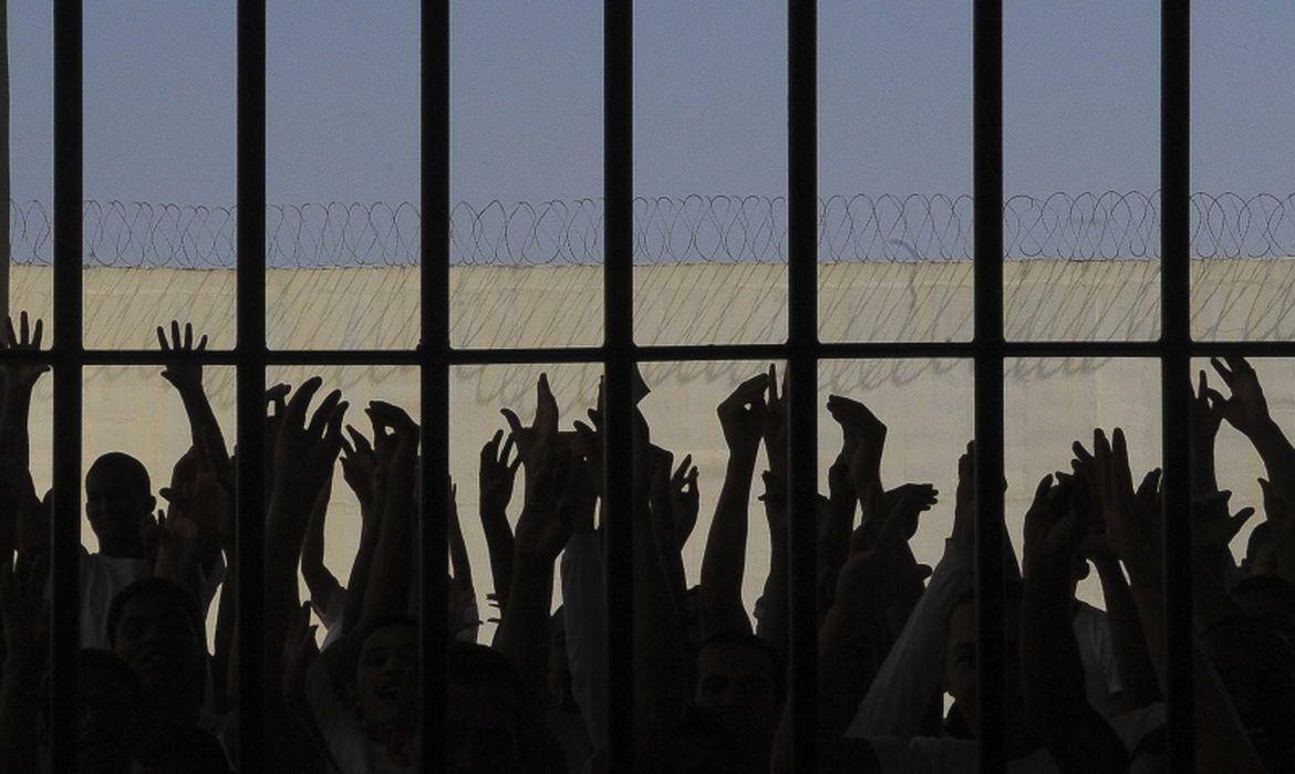 Penitenciária Unidades prisionais lotadas são estopim para violência entre detentos e agentes de segurança