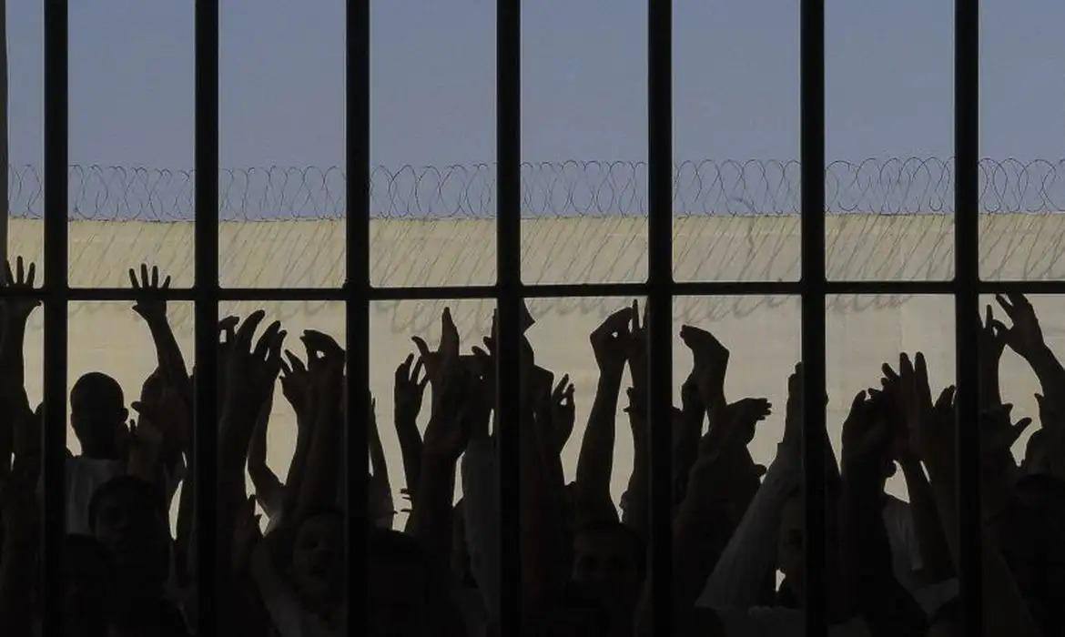 Presos que se enquadram nas regras, podem obter indulto ou saída temporária