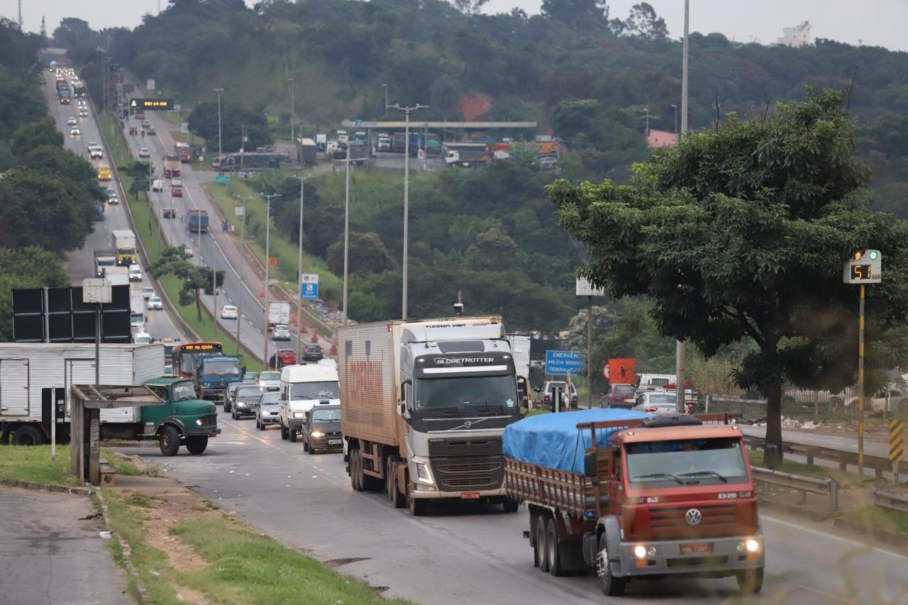 Motorista precisa ficar atento também com as condições do clima