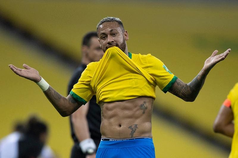 Neymar é camisa 10 do Brasil e do PSG