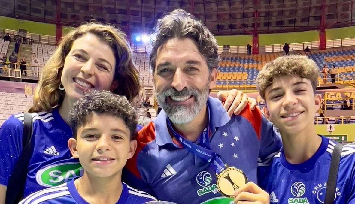 Filhos seguem passos do pai no vôlei