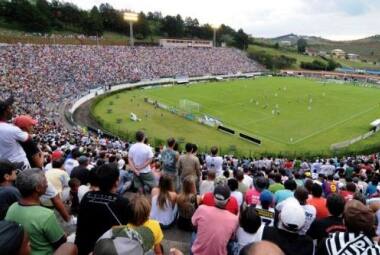A torcida do Tupi perdeu a paciência com a campanha do clube na Série C