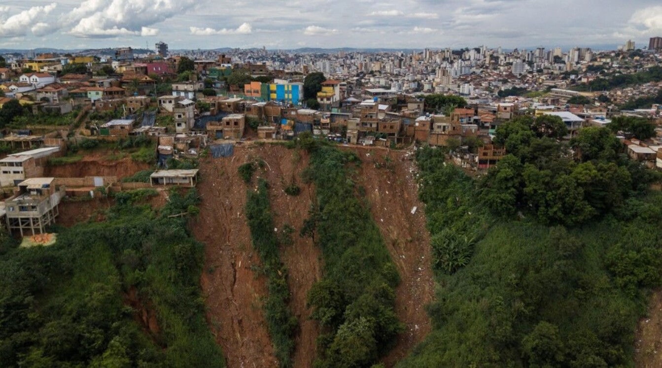 Encosta em área de risco em Belo Horizonte